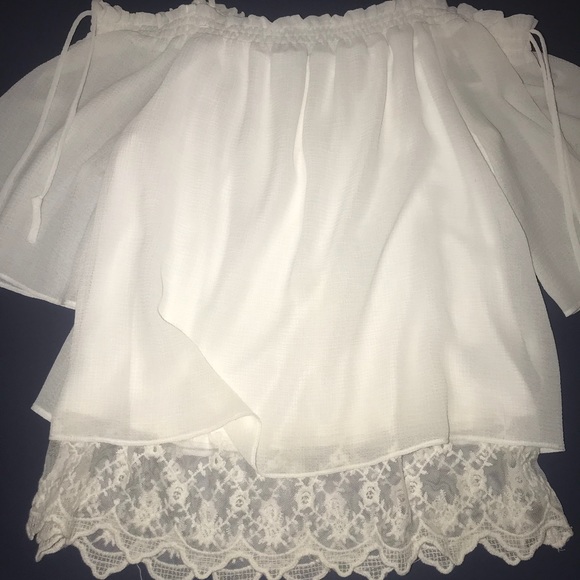 WHITE FLOWY OFF THE SHOULDER TOP - Picture 1 of 1